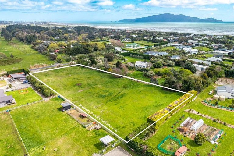 Photo of property in 230 Peka Peka Road, Peka Peka, Waikanae, 5391