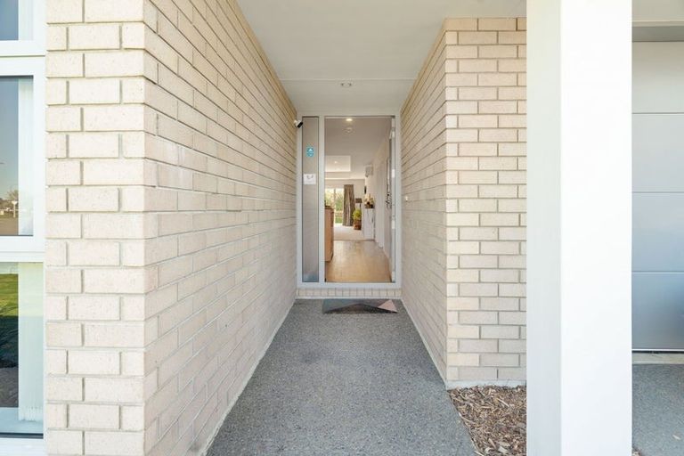 Photo of property in 6 Fernham Way, Rolleston, 7615