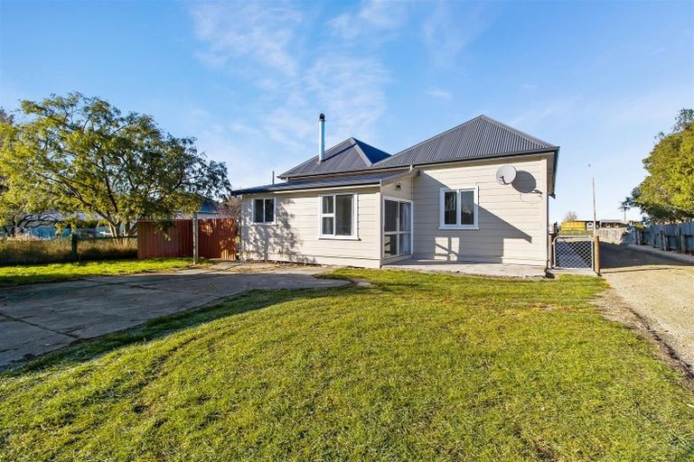 Photo of property in 48 Timaru Road, Waimate, 7924