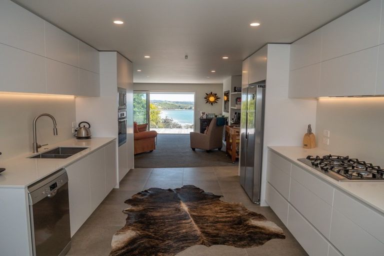 Photo of property in 16 Rangikapiti Road, Coopers Beach, 0420