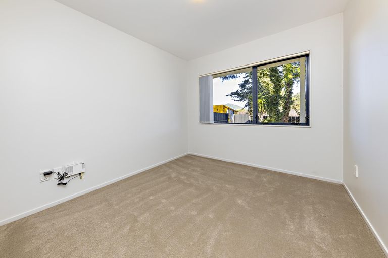 Photo of property in 2 Braeburn Place, Takanini, 2112