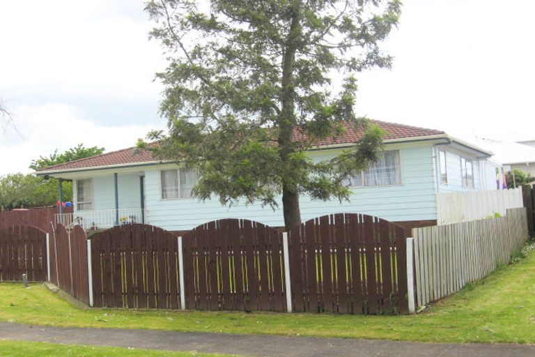 Photo of property in 17 Benton Place, Manurewa, Auckland, 2102