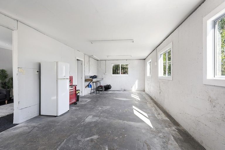 Photo of property in 51 Glanmire Road, Newlands, Wellington, 6037