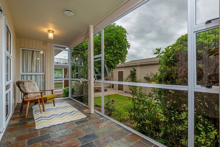 Photo of property in 86 Wikiriwhi Crescent, Awapuni, Palmerston North, 4412