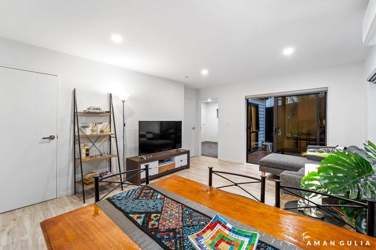 Photo of property in 21b Craigbank Avenue, New Lynn, Auckland, 0600