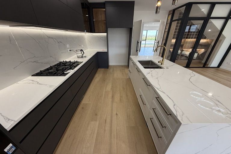 Photo of property in 21 Catalina Avenue, Rosehill, Papakura, 2113