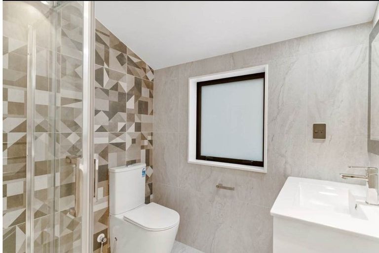 Photo of property in 425f Great South Road, Opaheke, Papakura, 2113