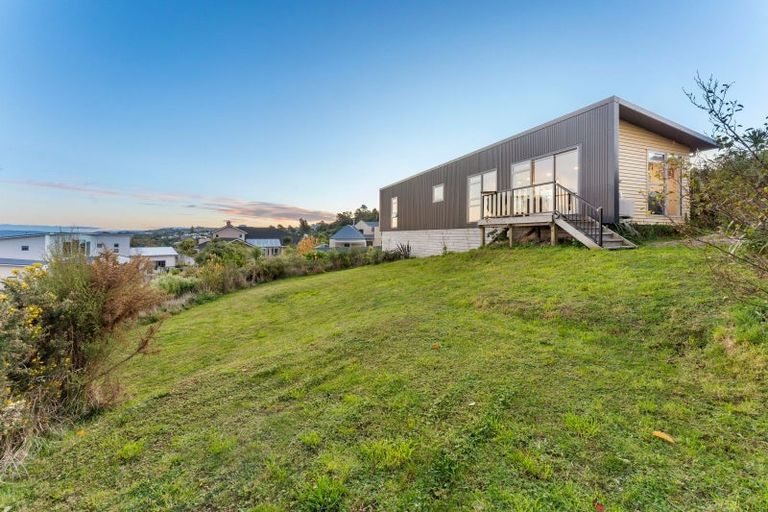 Photo of property in 22 Arahiwi Grove, Tirohanga, Lower Hutt, 5010