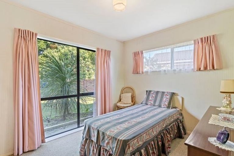 Photo of property in 11 Evanda Crescent, Conifer Grove, Takanini, 2112