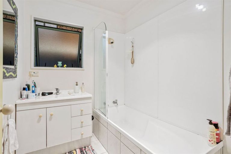 Photo of property in 30a Captain Scott Road, Glen Eden, Auckland, 0602