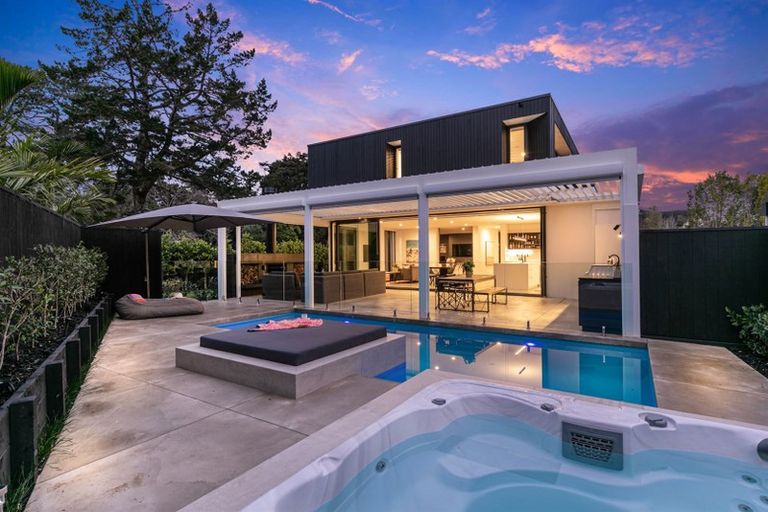 Photo of property in 30a Kingfisher Grove, Greenhithe, Auckland, 0632