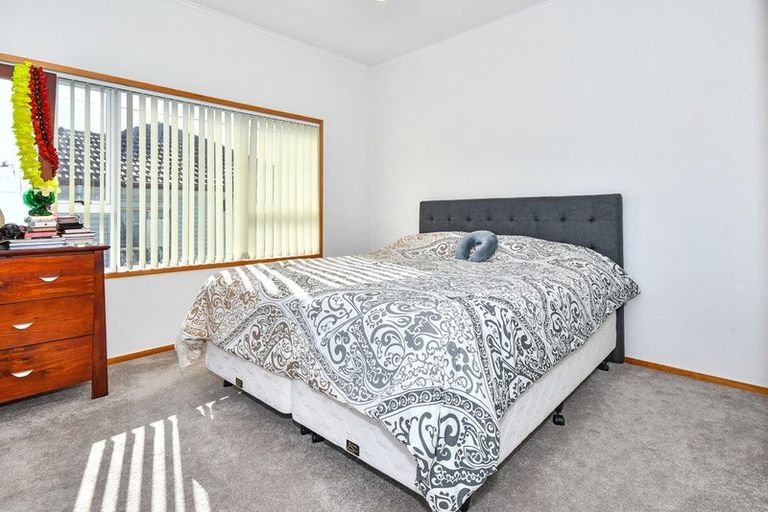 Photo of property in 16 Ranfurly Road, Papatoetoe, Auckland, 2104