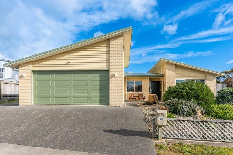 Photo of property in 36 Pharazyn Avenue, Waikanae Beach, Waikanae, 5036