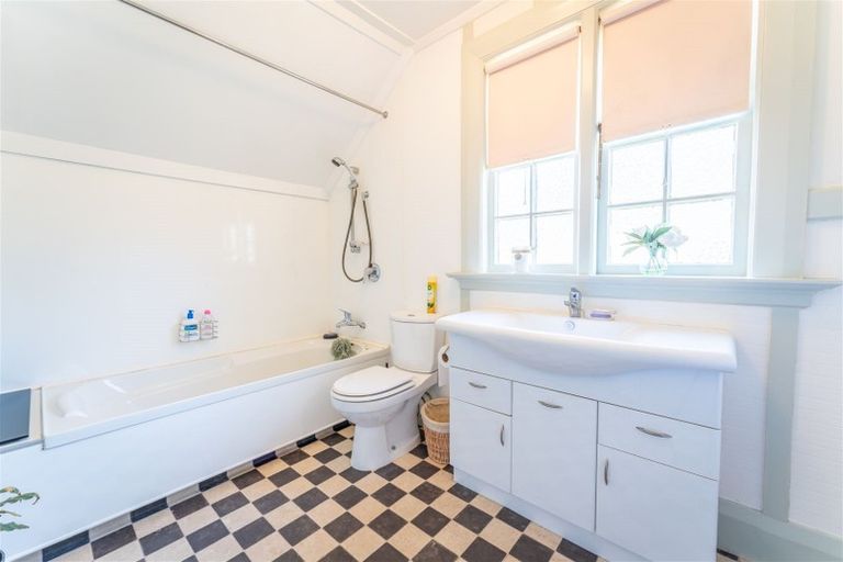 Photo of property in 6 Ure Street, South Hill, Oamaru, 9400