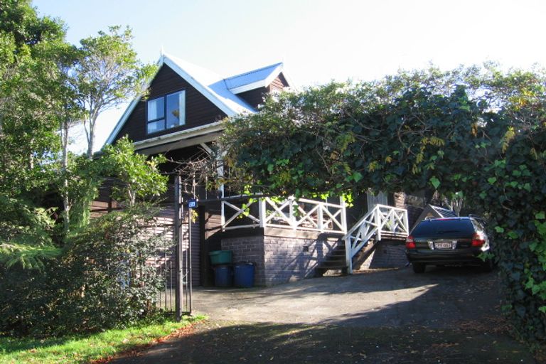 Photo of property in 2a Coniston Avenue, Te Atatu South, Auckland, 0610