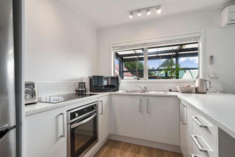 Photo of property in 13 Caspian Close, New Lynn, Auckland, 0600