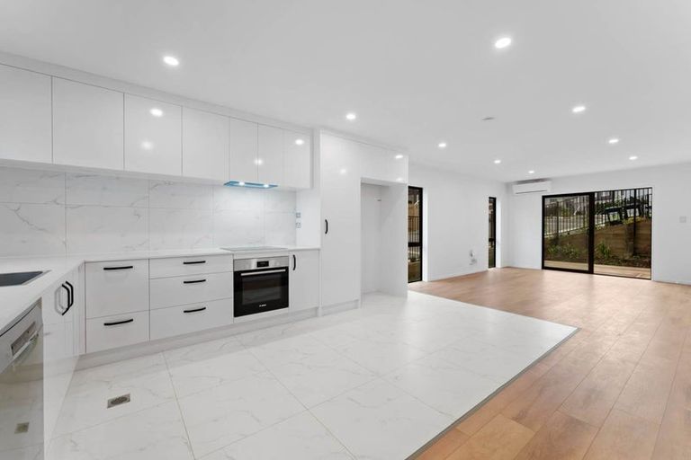 Photo of property in 18 Dotterel Place, Westgate, Auckland, 0614