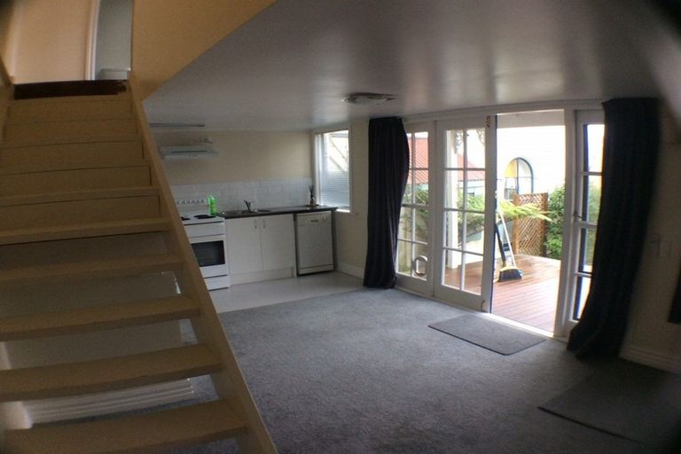 Photo of property in Rosemere Backpackers, 6 Macdonald Crescent, Te Aro, Wellington, 6011
