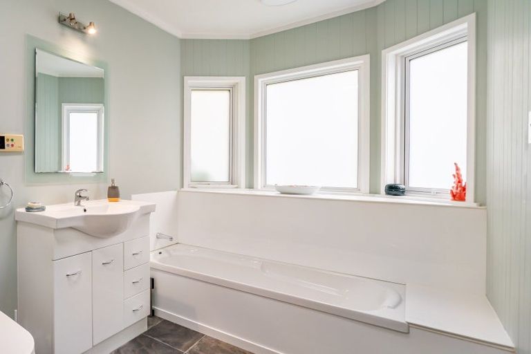 Photo of property in 473 Stokes Valley Road, Stokes Valley, Lower Hutt, 5019