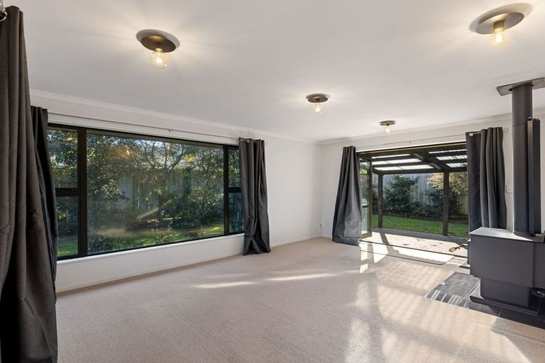 Photo of property in 6 Galea Grove, Kelvin Grove, Palmerston North, 4414