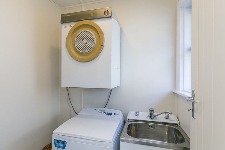 Photo of property in 76 Taylor Terrace, Tawa, Wellington, 5028