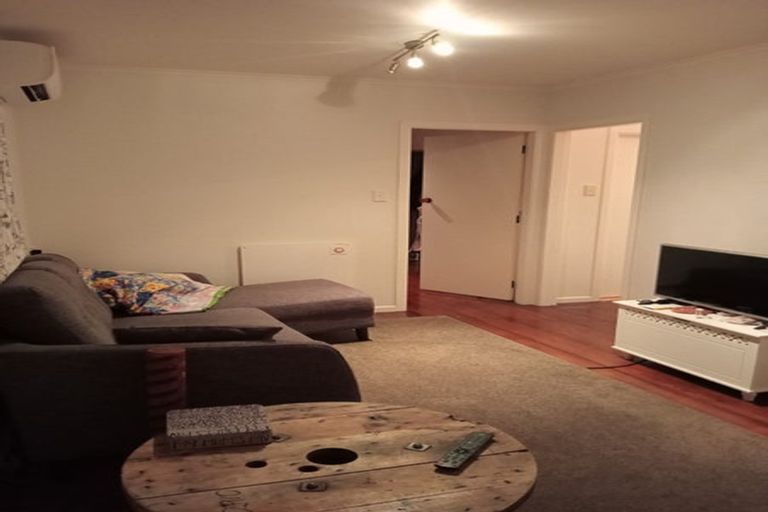 Photo of property in 1/10 Mckelvey Place, Tawa, Wellington, 5028