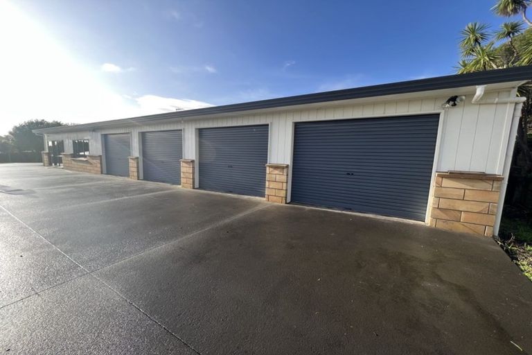 Photo of property in 8 Burgundy Park Avenue, Henderson, Auckland, 0612