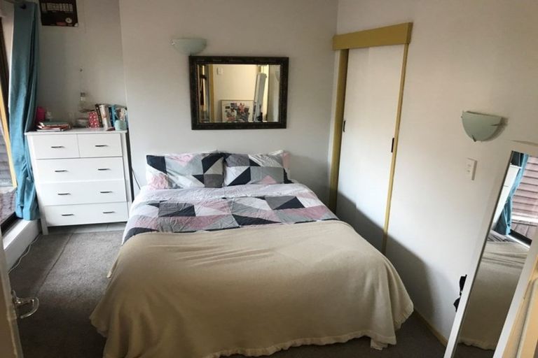 Photo of property in 18 Cheryl Place, Hillcrest, Auckland, 0627