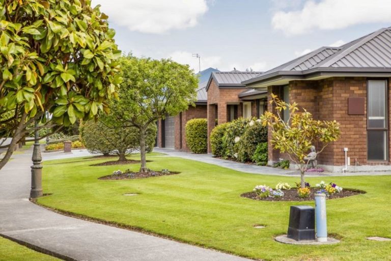 Photo of property in 17 Calvandra Grove, Rangiora, 7400