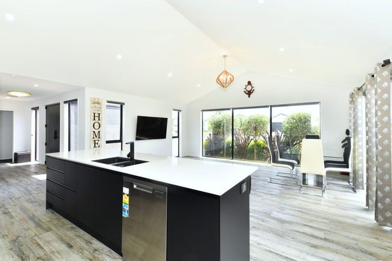 Photo of property in 14 Muirhill Street, Halswell, Christchurch, 8025