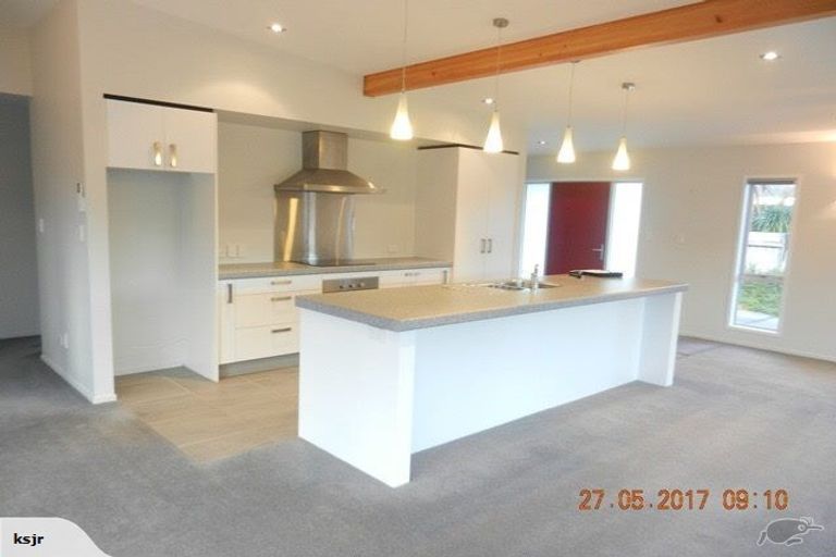 Photo of property in 10 Paradise Point Place, One Tree Point, 0118