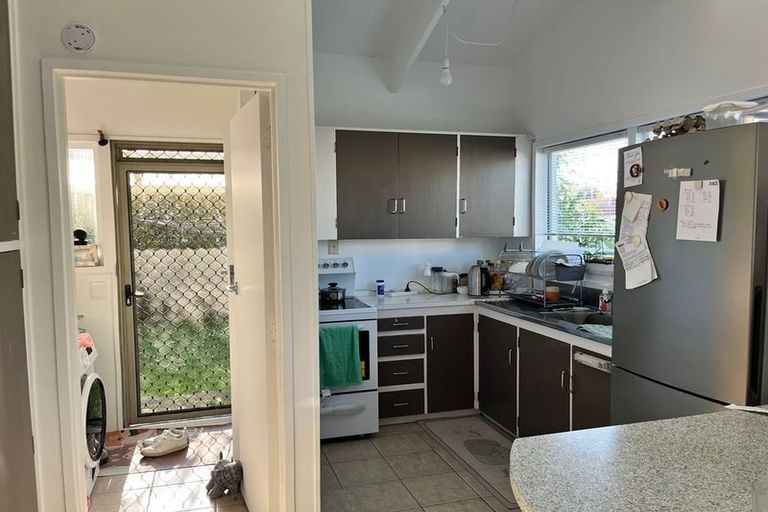 Photo of property in 2/1a Yeovil Road, Te Atatu Peninsula, Auckland, 0610