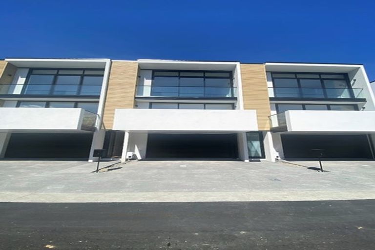 Photo of property in 7 Jean Caldwell Way, Island Bay, Wellington, 6023