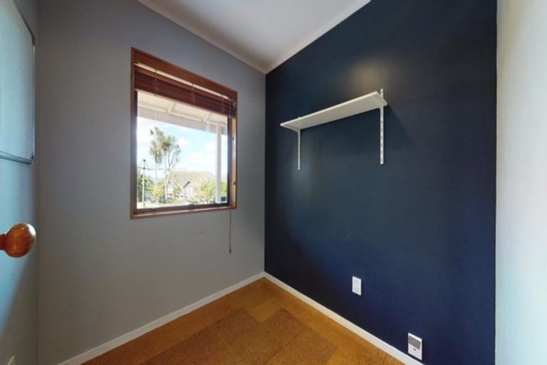 Photo of property in 35 Pomare Road, Tirohanga, Lower Hutt, 5010