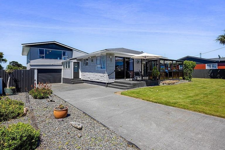 Photo of property in 74 Riemenschneider Street, Manaia, 4612