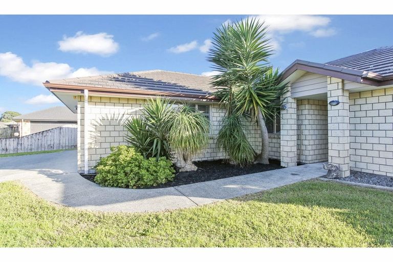 Photo of property in 24 Breaker Grove, Waiuku, 2123