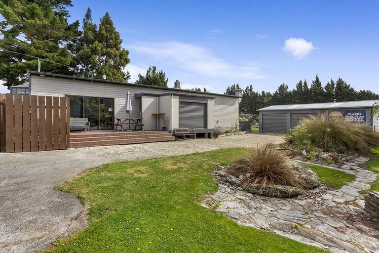 Photo of property in 3353 Clarks Junction-lee Stream Road, Clarks Junction, Outram, 9074