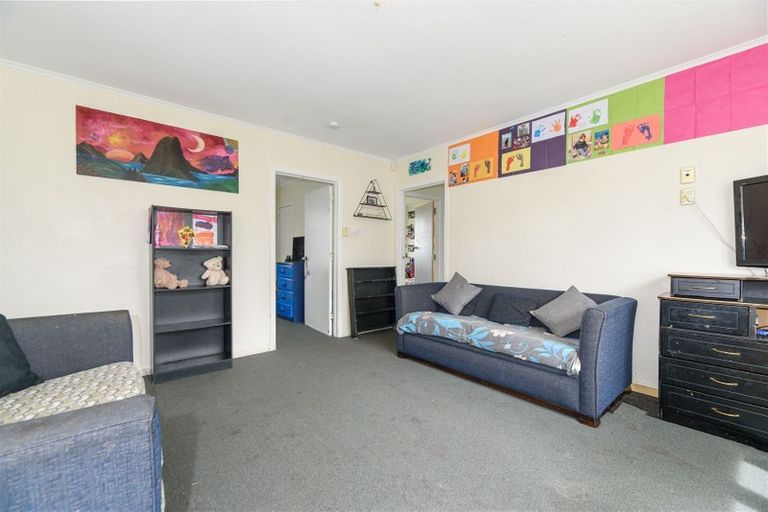 Photo of property in 12 Igloo Place, Red Hill, Papakura, 2110