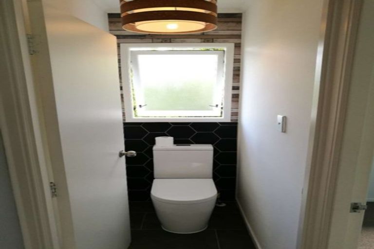 Photo of property in 2/10 Mander Place, Bucklands Beach, Auckland, 2012