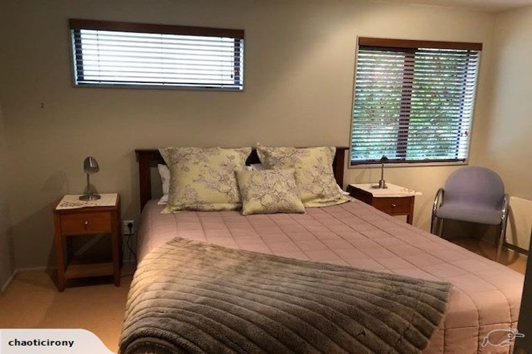 Photo of property in 17 Heathcote Place, Fitzherbert, Palmerston North, 4410