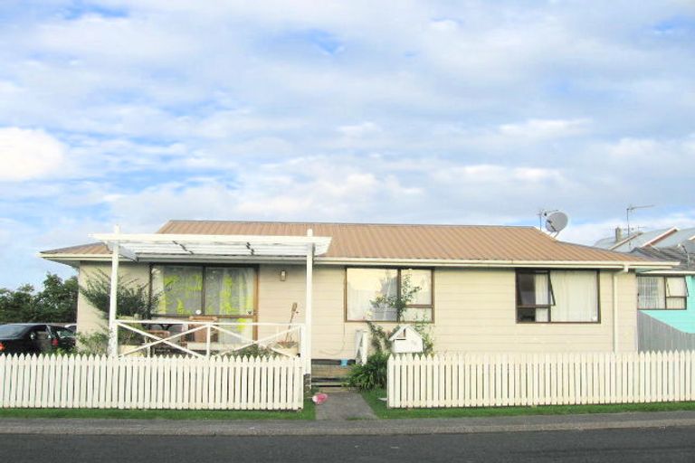 Photo of property in 20 Glen Close, Glen Eden, Auckland, 0602