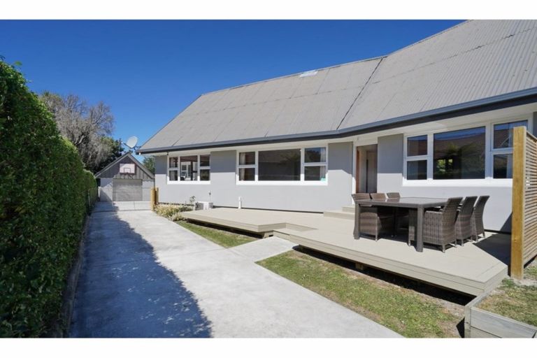 Photo of property in 80 Avonhead Road, Avonhead, Christchurch, 8042
