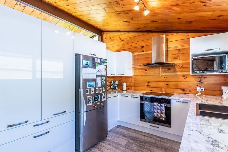 Photo of property in 30 Hookway Grove, Paraparaumu, 5032