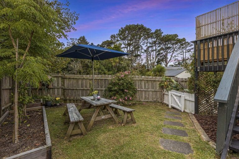 Photo of property in 14 Packham Place, Beach Haven, Auckland, 0626