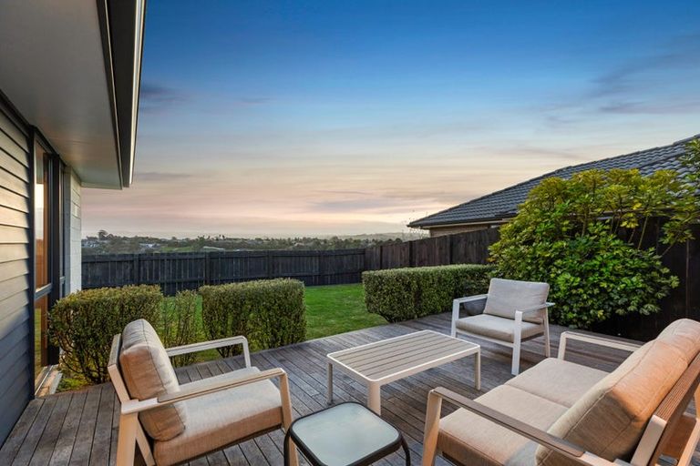 Photo of property in 17 Waterside Drive, Pyes Pa, Tauranga, 3112