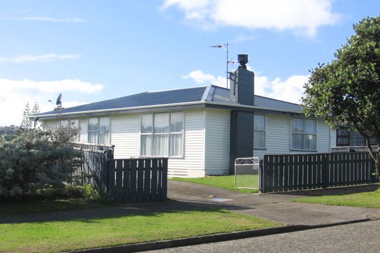Photo of property in 3 Whanga Crescent, Titahi Bay, Porirua, 5022