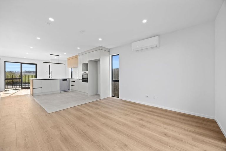 Photo of property in 8 Harikoa Way, Karaka, 2113