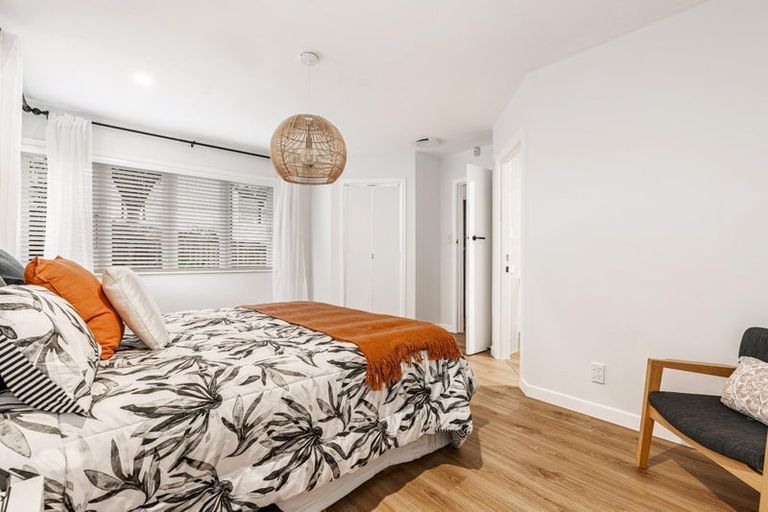 Photo of property in 243a Glengarry Road, Glen Eden, Auckland, 0602