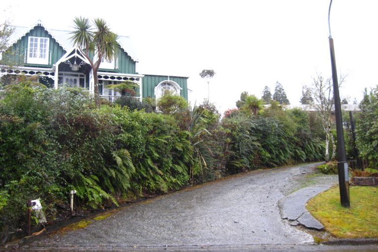 Photo of property in 16 Ivy Terrace, Moana, 7872