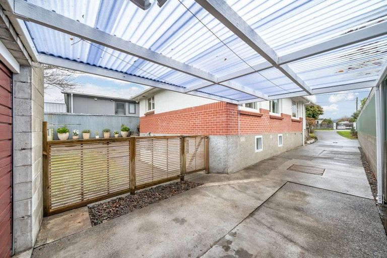 Photo of property in 8a Willow Grove, Ebdentown, Upper Hutt, 5018